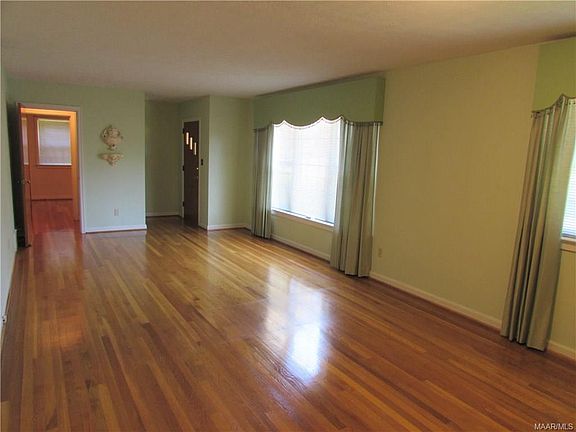 4th image of 137 Marlborough St