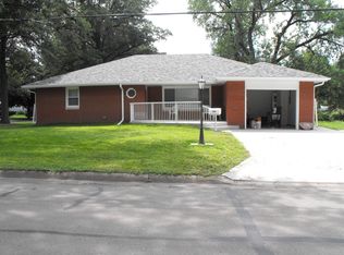 535 E 5th St, Crete, NE 68333