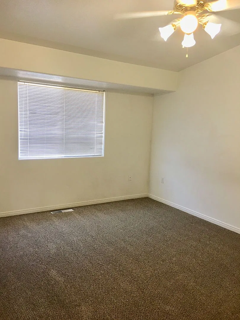 3-BR Townhome in Hawk Hollow — Photo 4