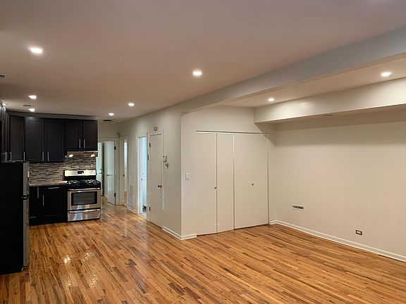 3rd image of 1634 N Winchester Ave #2G