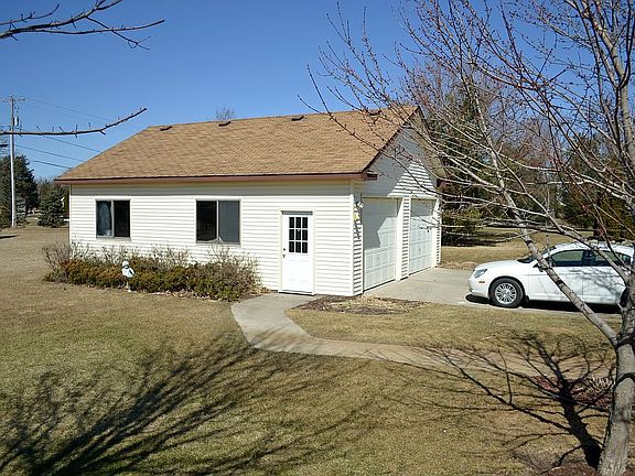 Detached garage 32' x 26'