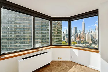 Rented by R New York