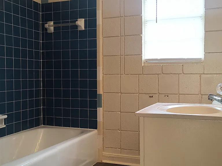 3010 S Holly St — Photo 9