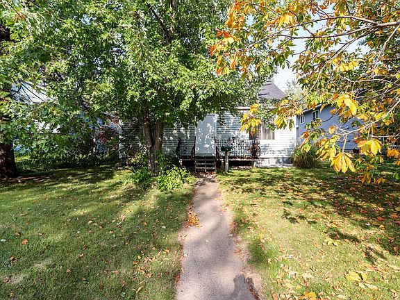 3rd image of 836 4th Ave N