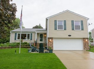 2164 Countryside Cir, Naperville, IL 60565