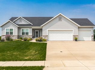1831 Wenrose Dr NE, North Liberty, IA 52317