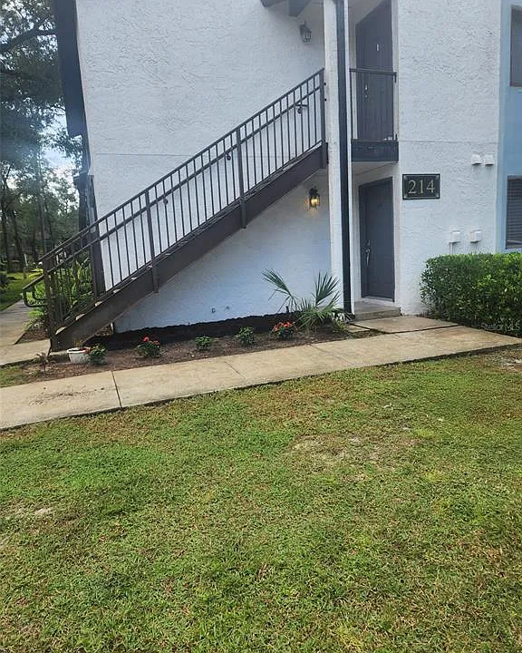 214 Riverbend Dr #102