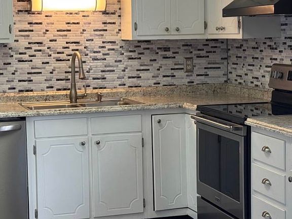 2nd image of 824 Packing House Rd #8