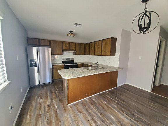 4th image of 1124 NW 52nd Cir