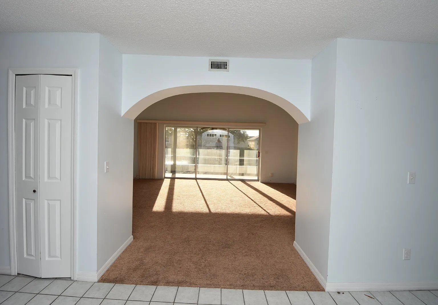 3 bed, 2.0 bath, 2081 sqft, $2,750 — Photo 4