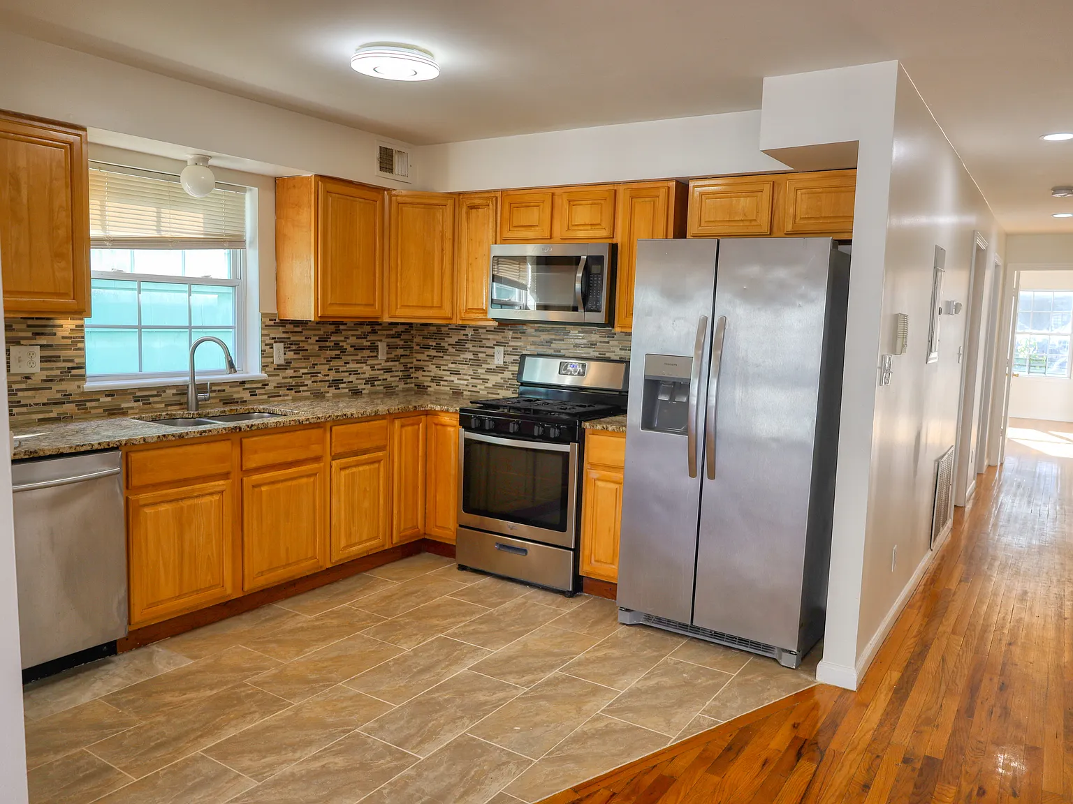 3 bed, 1200 sqft, $2,500 — Photo 1