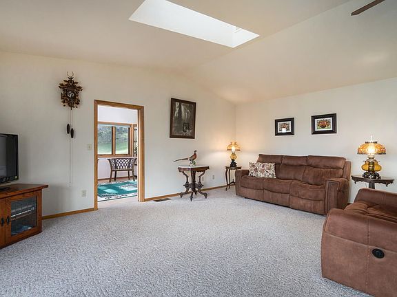 4th image of 7461 Crystal Blvd