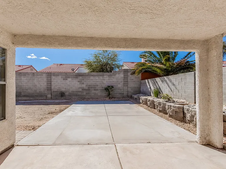 607 Park Landing Ct — Photo 16