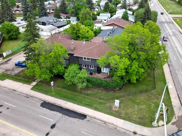 4275 76th St NW #1, Edmonton, AB T6K 2M9