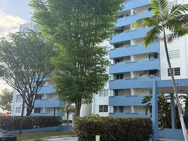 5050 NW 7th St #Penthouse 5 — Photo 1