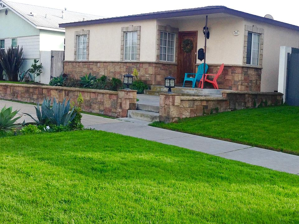 1st image of 216 Avenue H #House