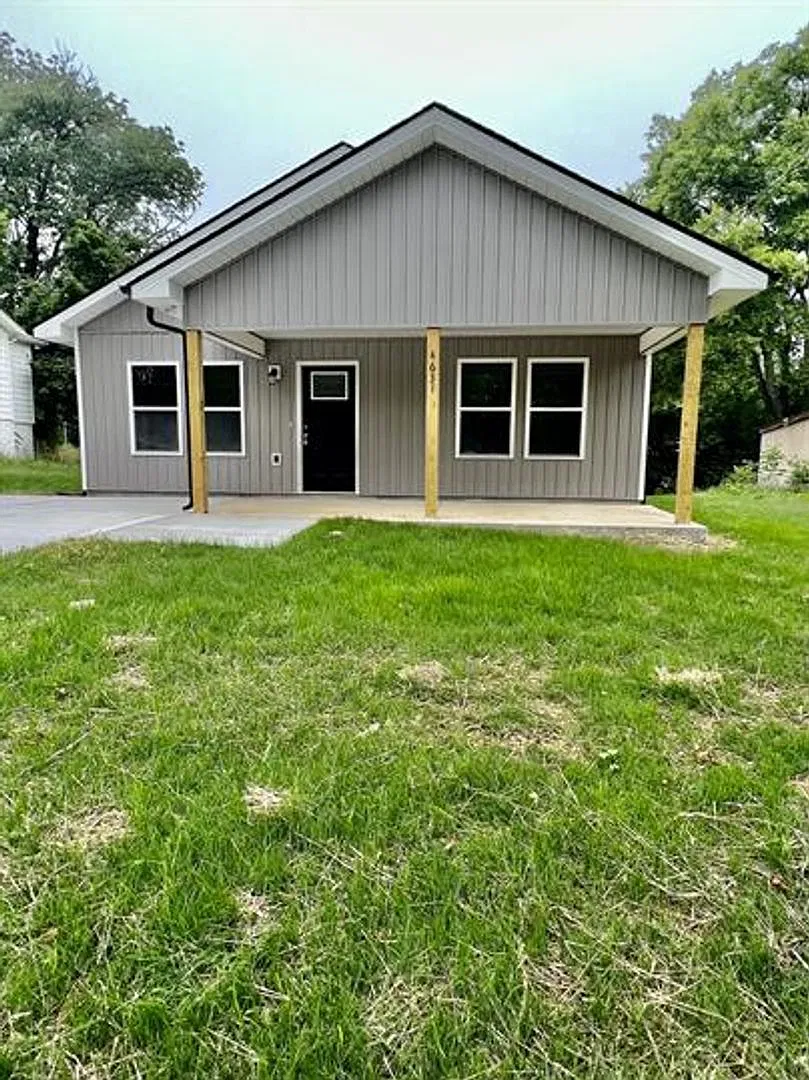 3 bed, 2.0 bath, 1200 sqft, $2,100 — Photo 1