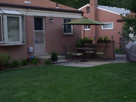 3rd image of 4426 Holmes Dr