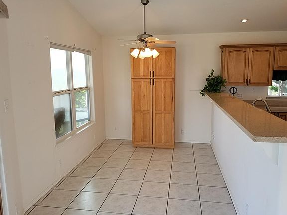 5th image of 831 W Oyster Dr