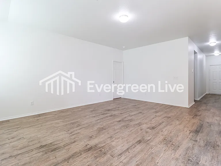 1092 Huntington Dr — Photo 8