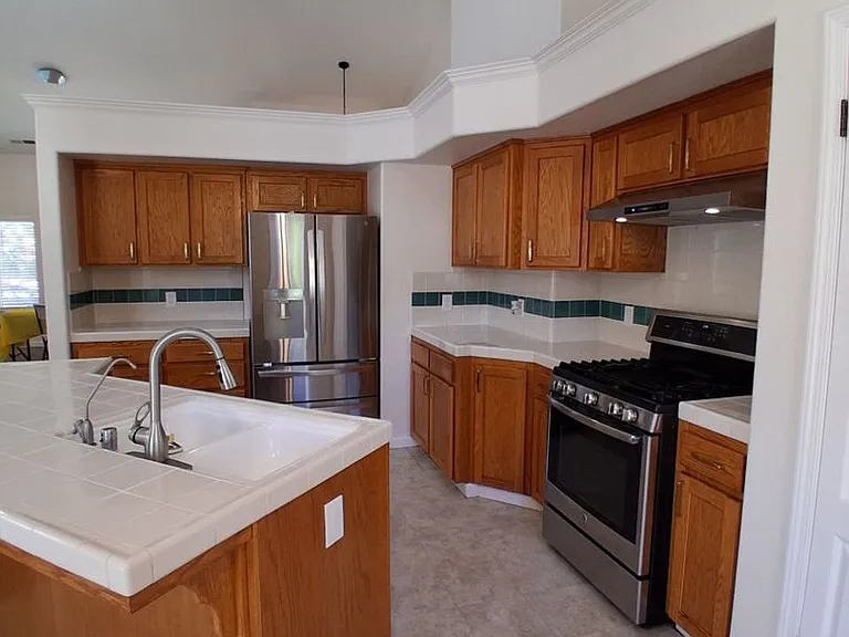 10374 N Sierra Vista Ave — Photo 5