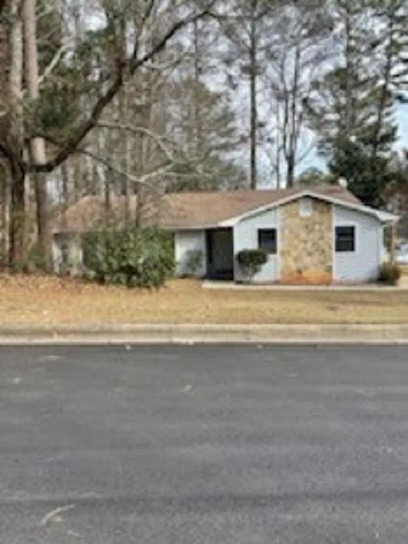3 bed, 1700 sqft, $1,700 — Photo 1