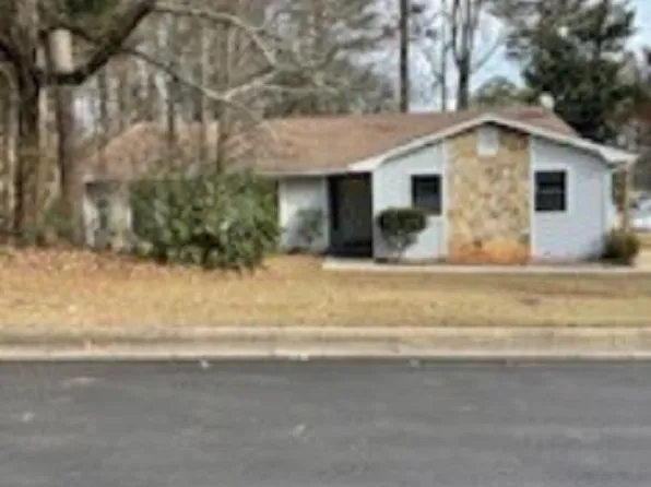 654 Woodsong Ln, Stone Mountain, GA 30087