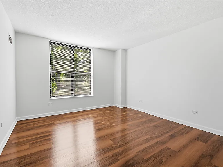 Evanston Place — Photo 41