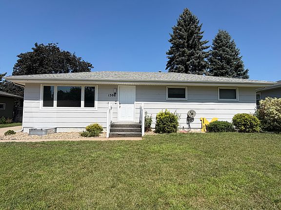 2nd image of 1306 Palmer Pl