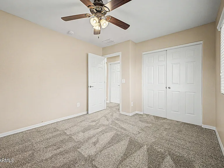 2531 E Eleana Ln — Photo 35