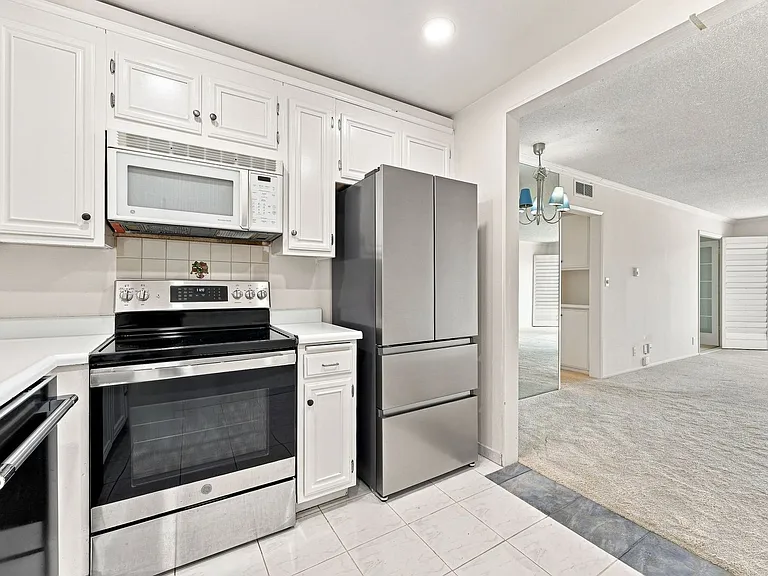 300 Cagney Ln #1 — Photo 2