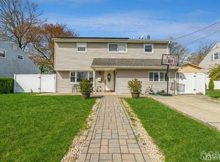 835 Jennetty Ct, Perth Amboy, NJ 08861