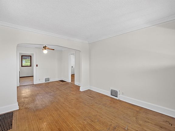 5th image of 2711 W 9th St