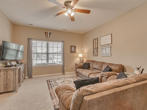 4th image of 2411 New Holland Cir