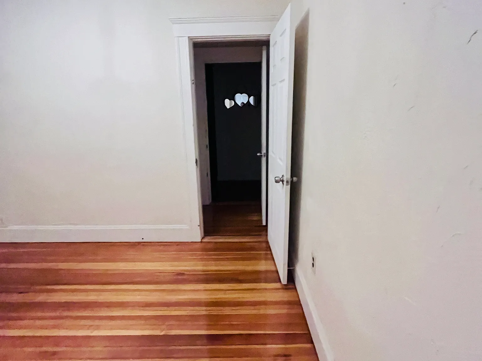 5 bed, 2500 sqft, $4,500 — Photo 1