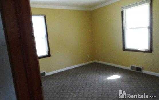 5th image of 22170 Morton Ave