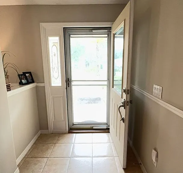 124 Foxhall Ln — Photo 2