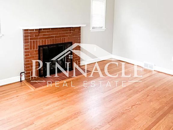 5th image of 4725 Oxford St