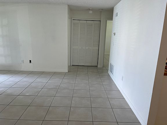 4th image of 423 Columbus Ave