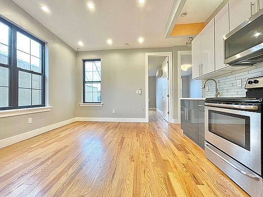 3rd image of 81 Carlton Ave APT 4