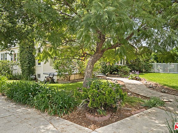 3rd image of 2556 E Villa St