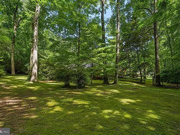 5th image of 1350 Greenwood Cir