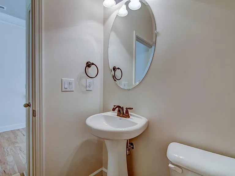 2027 Cobblestone Cir NE — Photo 18