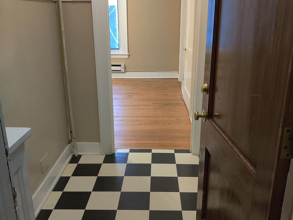 1st image of 307 Queen Anne Ave N #203