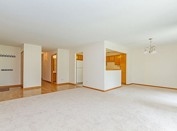 3rd image of 75 Larch Ct Unit Vi