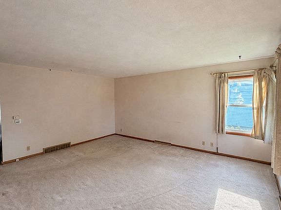 3rd image of 2565 23rd Ave