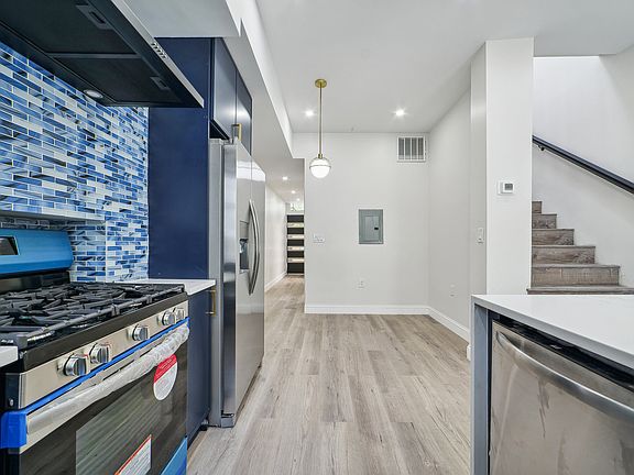 4th image of 17 Crescent Ave #2