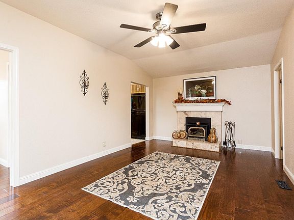 4th image of 18100 Idalyn Dr