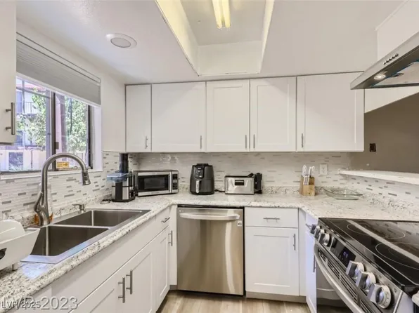 2080 Karen Ave #34, Las Vegas, NV 89169