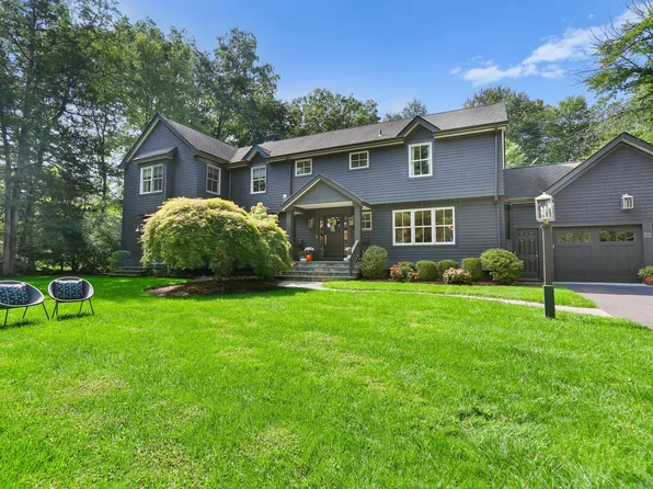 52 Putnam Road, New Canaan, CT 06840